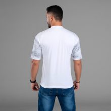 تیشرت یقه گرد مردانه باکسی سفید نخ پنبه طرح دار مدل 48075