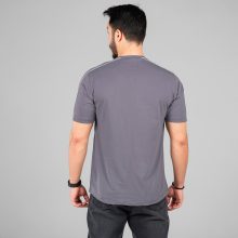 تیشرت یقه گرد مردانه طوسی نخ پنبه طرح دار مدل 47606