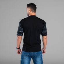 تیشرت یقه گرد مردانه باکسی مشکی نخ پنبه طرح دار مدل 48074